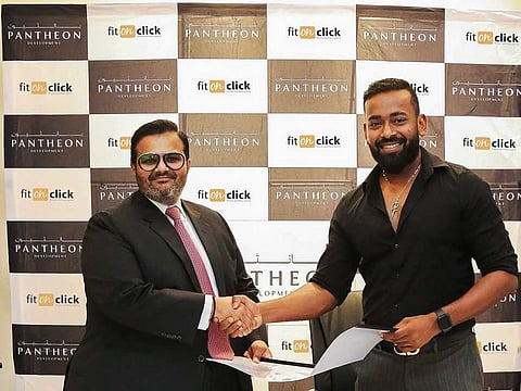 Kalpesh Kinariwala and Ben Samuel at the Fit on Click Corporate Carnival sponsorship signing ceremony