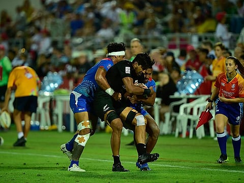 New Zealand thrashed Samoa 40-7 at the Dubai Sevens.