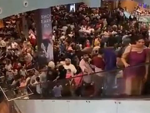 Dubai Media Office shared the video of the rush of visitors at Dubai Mall on January 1, 2020.