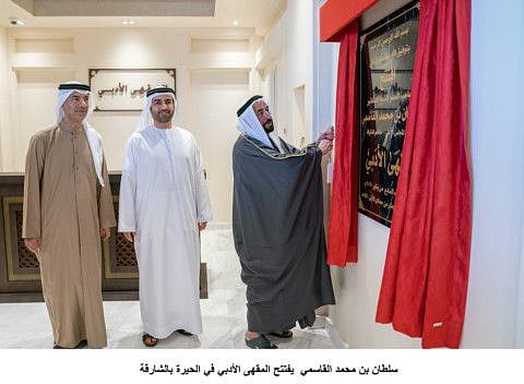 Shaikh Sultan opens a literary cafe on Sharjah beach