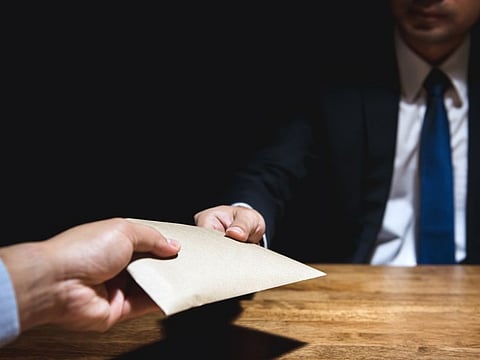 Con artists masquerading as purchase managers approach businesses for trade