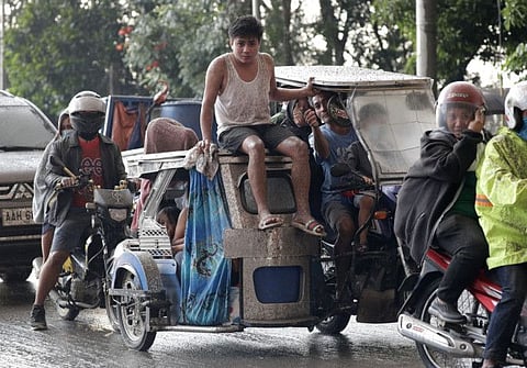 Residents evacuate as Taal Volcano erupts Sunday Jan. 12, 2020, in Tagaytay, Cavite province, outside Manila, Philippines (AP Photo/Aaron Favila)