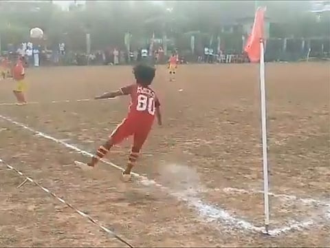 Dani scores from a corner kick