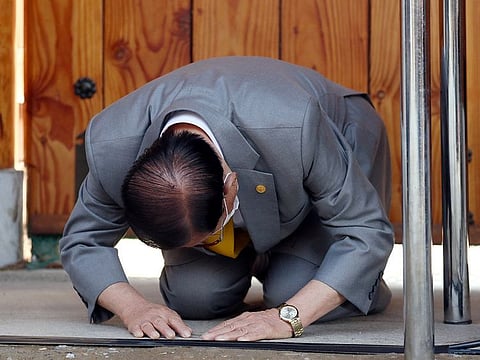 Lee Man-hee, founder of the Shincheonji Church of Jesus the Temple of the Tabernacle of the Testimony, does a deep bow during a news conference at its facility in Gapyeong, South Korea, March 2, 2020.