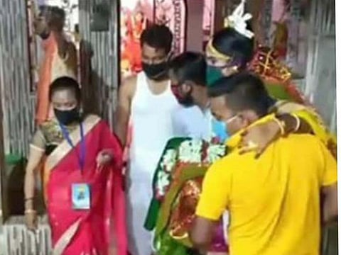 West Bengal wedding with masks on