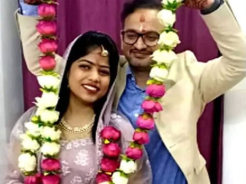 Indian couple gets married in lockdown, avoid stigma