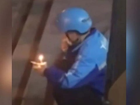 Deliveryman in China surprised on birthday