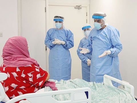 Emirati dentist with the officials