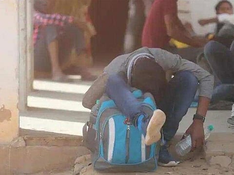 Migrants' child dies as father hunts for milk at railway station