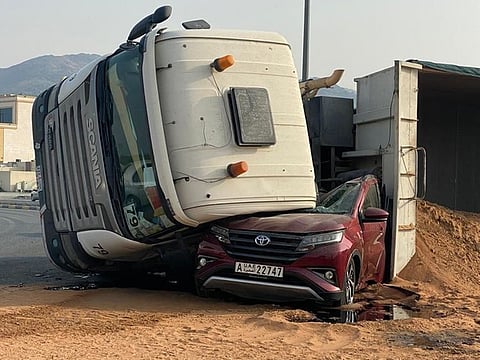Two hurt as truck topples onto car in Fujairah