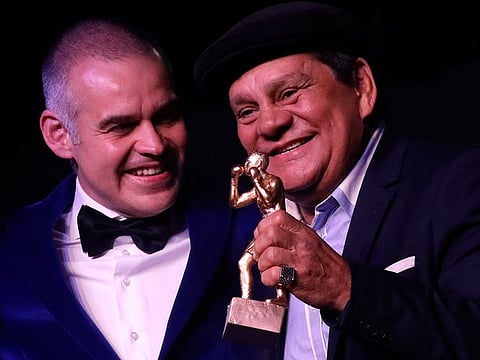 Roberto Duran and WBA President Gilberto Mendoza