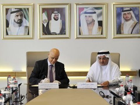 The Dubai Health Authority (DHA) signed an Memorandum of Understanding (MoU) with the University of Sharjah to promote cooperation in the field of medical education and research.
His Excellency Humaid Al Qutami, Director General of the DHA and Dr. Humaid Mjol Al Nuaimi, Director General of University of Sharjah signed the MoU on Thursday at the DHA headquarters in Dubai.