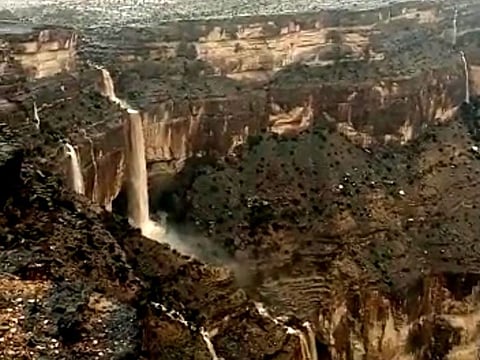 Jebel Shams, also known as the Grand Canyon of Arabia, is part of the Al Hajjar mountain range in the north east of Oman, and is also the highest mountain of the Hajjar range.