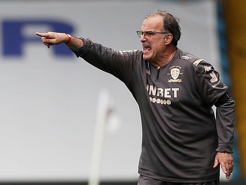 Marcelo Bielsa shouts instructions to his Leeds players