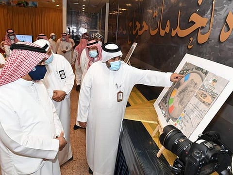 Saudi Minister of Hajj and Umrah Mohammed Saleh Bin Taher tours pilgrim facilities in the holy sites.