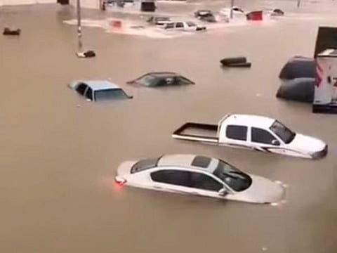 Heavy rains lash major Saudi city of Taif, close to Mecca.