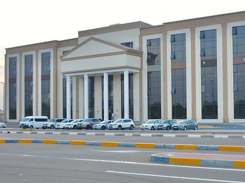 Abu Dhabi University (ADU) is preparing to make the much-anticipated move to its brand-new campus in Al Ain. The University is putting the final touches to the new campus, which is now more than 90% complete. It is located in Al Ain’s Asharej district and meets One-Pearl Estidama requirements for design and operational sustainability.