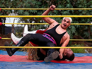 Photos: Mexican wrestlers resist pandemic with outdoor fights