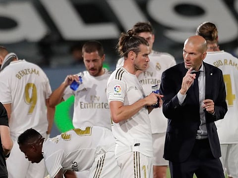 Gareth Bale speaks to Real Madrid boss Zinedine Zidane