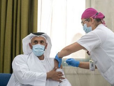 Sheikh Abdullah Bin Mohammed Al Hamed, chairman of Abu Dhabi’s Department of Health, became the first volunteer to participate in Phase III of the clinical trial of a Covid-19 inactivated vaccine.