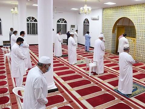 After months of closure due to COVID-19, mosques in Bahrain welcomed back worshipers to offer the Dhuhur prayer today.