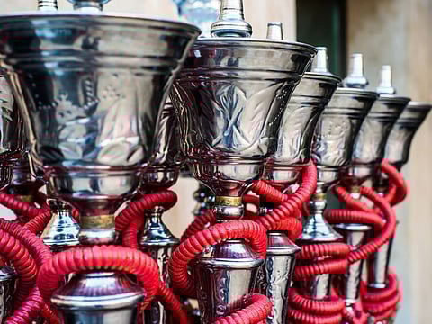 When people indulge in heavy shisha smoking, the nicotine not only numbs the taste buds, but also restricts blood supply to the gums and teeth.