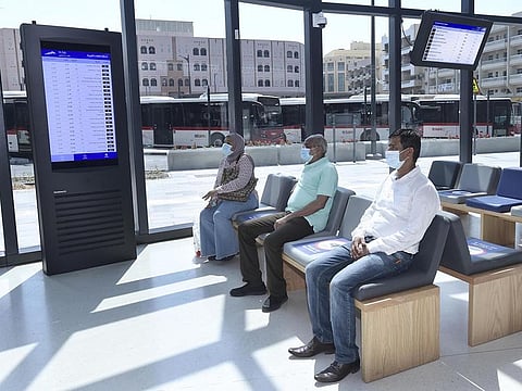 RTA start installing smart screens to display real-time updates of Dubai public buses operations.