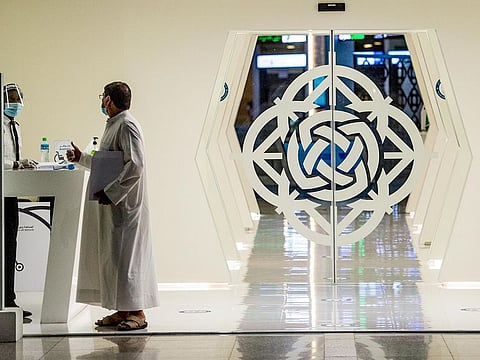 After days of heading up, stock prices and investor sentiments take a dive.