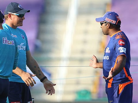 Mahela Jayawardene, head coach of the Mumbai Indians, speaks Ryan Harris, bowling coach of Delhi Capitals.