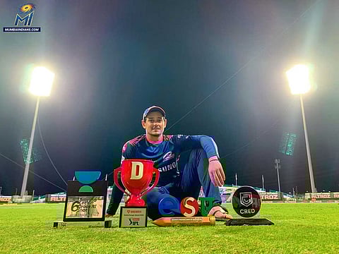Quinton de Kock of the Mumbai Indians with the prizes he won in the IPL 2020 game against the Kolkata Knight Riders in Abu Dhabi on October 16, 2020.