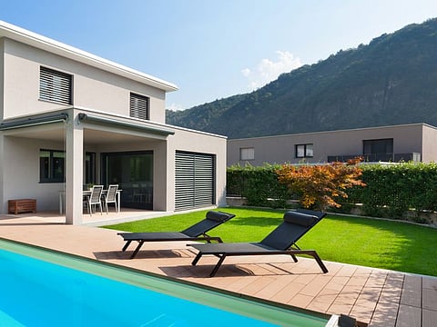 The grass carpet is perfect for your poolside