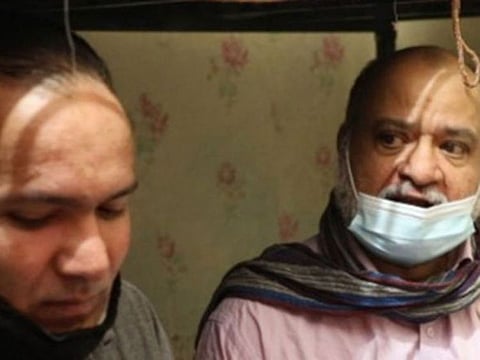 Indian expat Tomichan Puthuparambil Thomas, left, with Pakistani crane operator Mohammed Asad