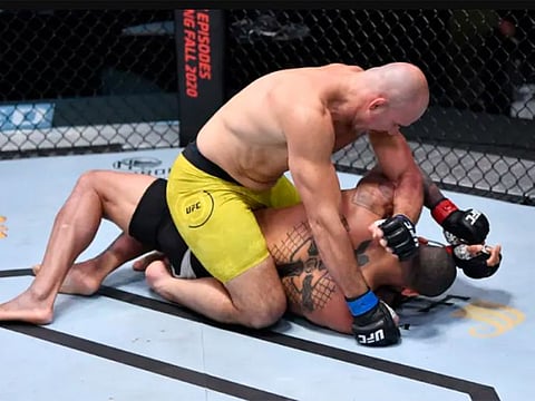 Glover Teixeira defeated Thiago Santos