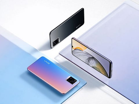 To capture those treasured moments in life, the V20 series offers innovative selfie capabilities