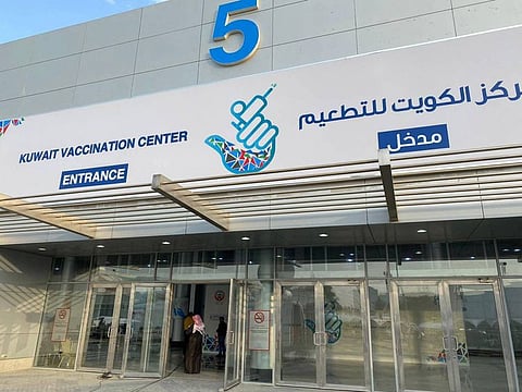 The Mishref fairground has been prepared and organised to serve as the vaccination headquarters. Around 400 employees have been trained to administer the vaccine, operate as administrative staff and ensure everybody is adhering to the health and safety measures put in place by the Ministry of Health.