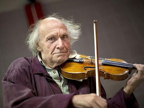 Israeli violonist Ivry Gitlis poses as he performs during a rehearsal with Una Stella Baroque musical ensemble in Marseille, southern France in 2011