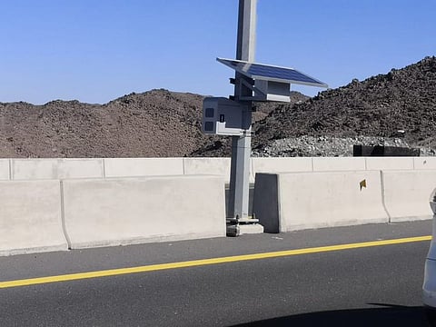 The radars, which have been located according to traffic statistical reports and hotspots that witness frequent accidents, are environmentally friendly while they are photographing vehicles exceeding the speeds specified in both directions.