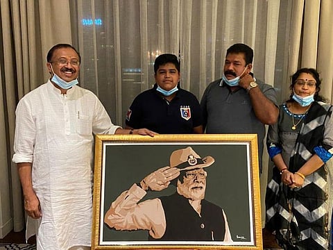 Saran Sasikumar and family present Indian Prime Minister Narendra Modi's portrait to Indian minister V. Muraleedharan.