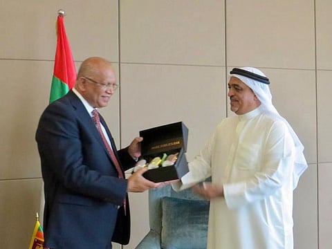 H. E. Mohamed Ali Musabbeh Al Nuaimi, Chairman of the Ras Al Khaimah Chamber of Commerce and Industry, and Mr Suren Swaminathan, Chairman SLBC Dubai and Nothern Emirates, exchanging gifts at their meeting in RAK