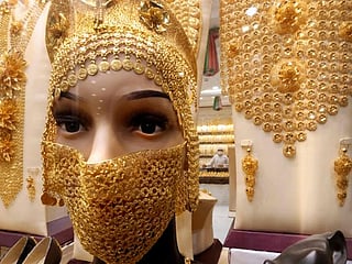 Look: UAE shoppers learn to wait for gold price dip