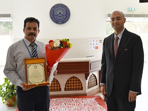 The farewell of Paulson Thomas, head of the Commerce Department, was organised by the CEO of the Indian High Group of Schools Punit M.K. Vasu, who was his student 26 years ago.
