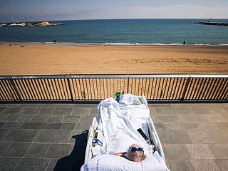 Photos: After 114 days in ICU, Catalan COVID-19 patient soaks up seaside sunshine