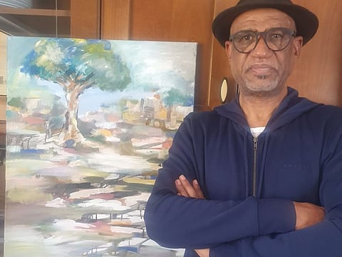 Emirati artist and sculptor, Abdulraheem Salim holds a virtual acrylic painting workshop for UAE University students.