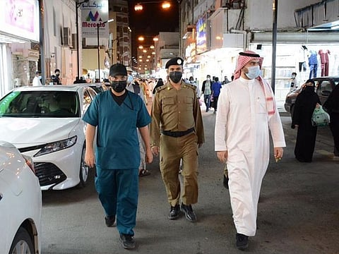 Local inspectors walk in a popular market in Mecca. Public sector employees in Saudi Arabia will obtain a two-day holiday later this month on the occasion of the kingdom’s Founding Day, which will be celebrated for the second year in a row. They will get a holiday on February 22 and 23.