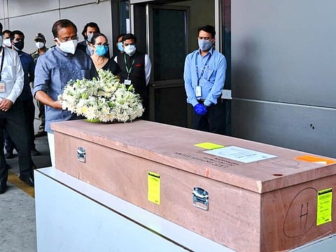 Union Minister of State (MoS) for External Affairs V Muraleedharan, along with Israeli Deputy envoy Rony Yedidia Clein, pay their last respects to Soumya Santhosh