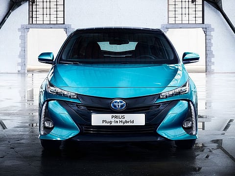 Toyota will set an initial target for main auto parts suppliers to cut carbon emissions by 3% this year from the year before