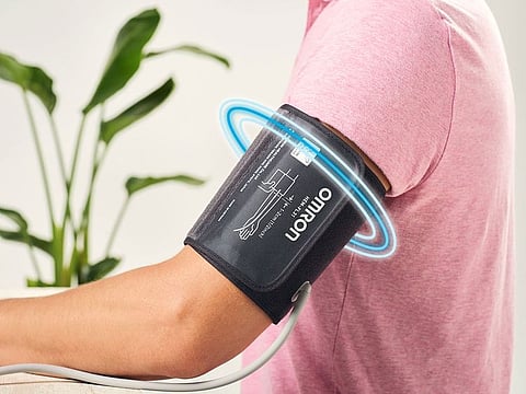 Omron Intelli Wrap Cuff’s accurate measurement zone wraps 360˚ around the arm, making it virtually impossible to place the cuff incorrectly around your upper arm