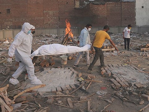 File photo: Family members and volunteers carry the body of a COVID-19 victim for cremation in New Delhi.