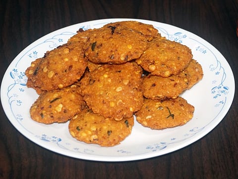 Here's how you can make these golden-brown fritters, famed for its taste in Kerala