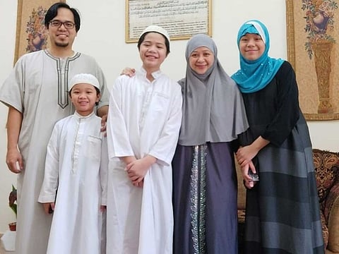 Hashim Guinomla with family members.